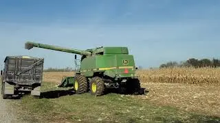 John Deere 9500 shelling corn 2019 harvest in Missouri