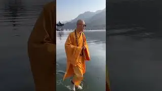 給大家露一手輕功水上漂