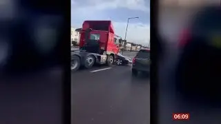 Ellie Goulding and the car pushed by lorry (UK) - BBC News - 17th December 2019