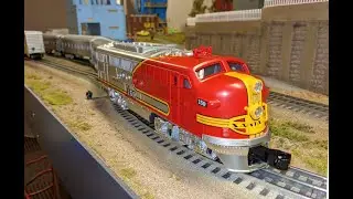 CTT Insider: Lionel's Santa Fe Super Chief LionChief set running on the CT&T