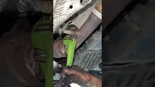 Best technique for removing stuck O2 Sensor #shortsfeed