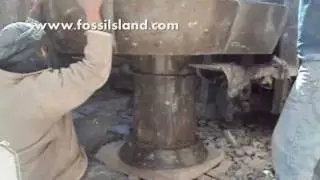 Mounting a Gigantic Moroccan Fountain made bye  fossilized Stone of Erfoud