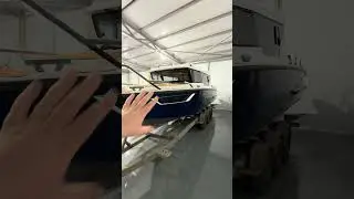 Заехал в бокс после дороги новый VOYAGER 850 Twin CABIN от @absolutboats моем и загоняем на сервис