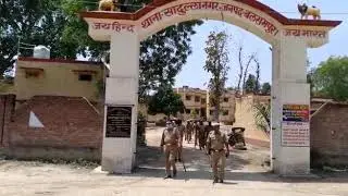 थाना सादुल्लाह नगर के अधिकारी व कर्मचारी गण प्रभारी निरीक्षक के नेतृत्व में कस्बा सादुल्लाह नगर में