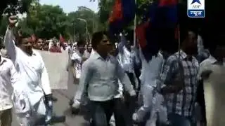 Anti-Asaram protesters gather near Home Ministers' residence