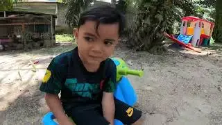Cem menangis tempat main Excavator dia kena berak kucing😅