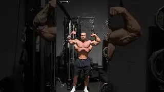 🦍Cbum front double bicep pose #shorts #bodybuilding #vikaschoudhary