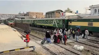 🌟Green Line 6Dn platform 3 & Railcar 101Up | Rawalpindi Station Platform 4 Beautiful Crossing View🚆