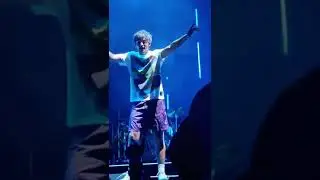 louis singing &ldquo;Face the music&rdquo; in Raleigh, North Carolina! 💙 #louistomlinson