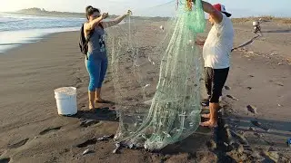 FUELA ASÍ SACAMOS LA ATARRAYA LLENA DE PESCADOS 🐠🐟🐟🐠