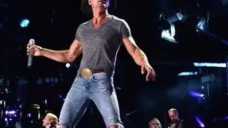 Tim McGraw 'Swats' Front-Row, Jean-Ripping Fan
