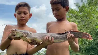 Bocil ini dapat ikan raksasa hasil nguras parit terbengkalai 😳