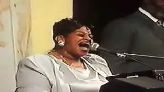 Twinkie Clark Singing At West Angeles COGIC