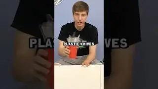 MrBeast разрезал стол пополам пластиковыми ножами