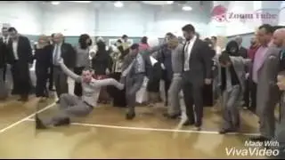 Best funny video .... Ae jhamru song.... Foreign people dancing on ae jhamru song...