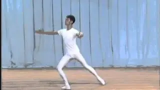 73 CenterWork Grand battement jete