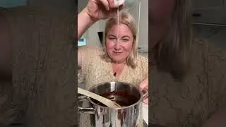 Browniesit sopivat tarjottavaksi milloin vain ja valmiatuvat helposti #hellapoliisi  #fazer #recipe