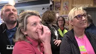 Annick, frituriste chez passion Frites, découvre l'émission qui lui est consacrée.