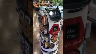 Adorable supermarket robot in Taipei #taiwan