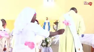 Religion: Bénédiction de l'église paroissiale de la Sainte-Croix Kyavuhiri -Moto TV