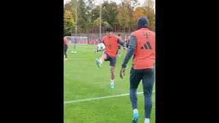 Kim Minjae, Dayot Upamecano and Sacha Boey playing altinha with their shins at Bayern's training