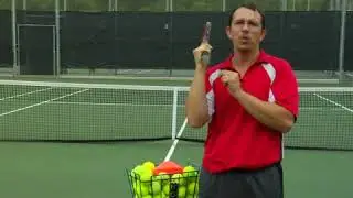 How to Hold a Tennis Racquet With a Continental Grip