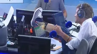 Thomas Sotto et ses chaussettes... Donald Trump !