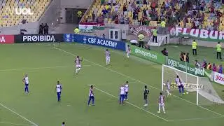 Ap&oacute;s boa trama, Jadson bate com consci&ecirc;ncia e marca o terceiro