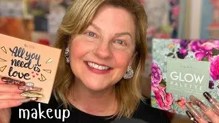 ASMR | Doing Your Valentines Makeup | Tapping with Long Tingly Nails 🥰💕✨