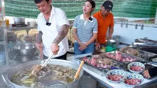 Rẻ ngon cơm cá kho chảo nước dừa, phở bò tơ, quầy bánh đúc dĩa tràn ngập topping khách tấp nập