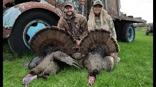 Ontario Turkey hunt - SUPER CLOSE UP DOUBLE !!