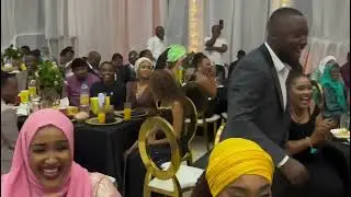 ALI KAMWE APEWA DONDO LAKE NA FUMAU MSHAIRI KWENYE NDOA YA ALWATAN , ENG. HERSI AFURAHI