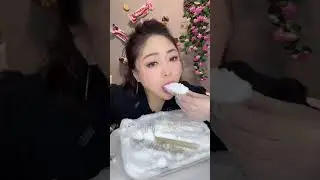 CRISPY ICE EATING ASMR #shavediceeating #frezzerfrost #asmreating #crispyice #iceasmr #iceeating