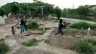 ماشاءاللہ اج میری چار بیٹیاں اپنے بھائی سے ملنے قبرستان میں گئی تھی وہ چار بہنوں کا اکیلا بھائی تھا