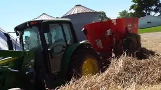 John Deere 6125M and Kuhn Knight VT144 Mixing Feed