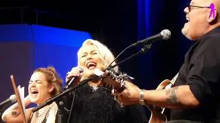 Kim Wilde @ Frankfurt 2019 - Keeping The Dream Alive (acoustic)