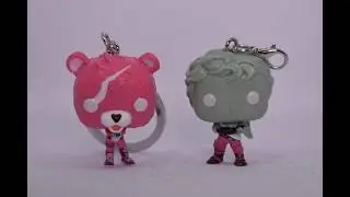 UNBOXING FORTNITE POP! KEYCHAIN!! (LOVE RANGER/ CUDDLE TEAM LEADER)