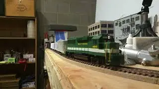HO SCALE SOUTHERN RAILWAY ATHEARN GP59 TOOLS MY BOWSER HOPPERS AROUND