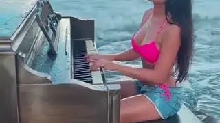 Lola Astanova - Summertime sadness