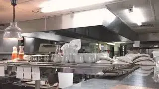 Inside the kitchen at Le Candille: hyperlapse film during a lunch service.