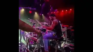 Un grand batteur du monde de Fally ipupa ￼