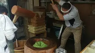 Mochi preparation in Nara