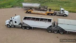 Getreidelieferung zum Elevator • kanadische Straßen • Farm in Kanada