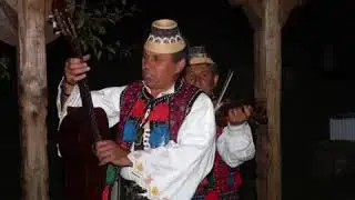 Grupul Iza Traditional Music from MaramuresRomania Saraca i inima me