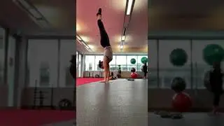 Marissa's 6 Month Handstand Journey