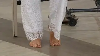 2020-03-01 Kerstin Lindquist  Demo of the Mizrahi Wide Leg Knit Lace Pants