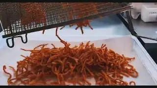 Karinto is a Japanese deep fried brown sugar snack. You love it！