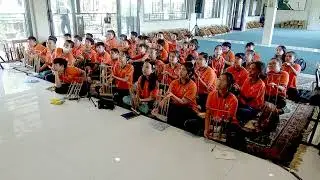 SD Santo Agustinus Bandung Bermain #Angklung di Bale Seni Barli