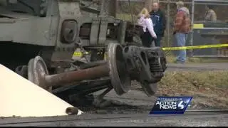 Train cars hauling fracking sand derail near Uniontown homes
