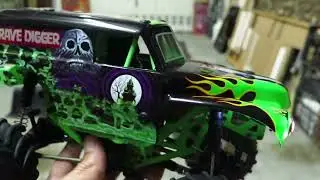 LOSI MINI LMT  1 18 GRAVE DIGGER